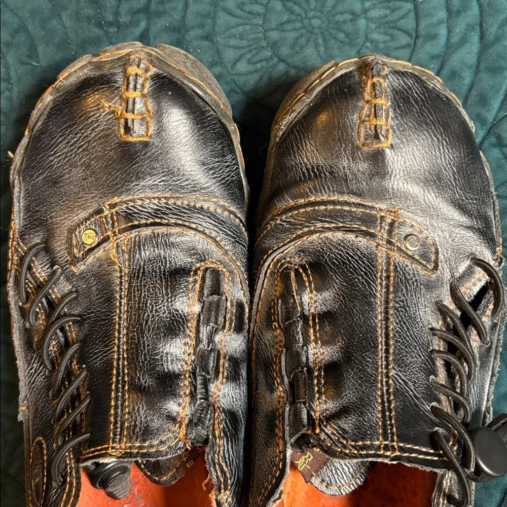 Black and Orange Casual Shoes - Picture 10 of 11